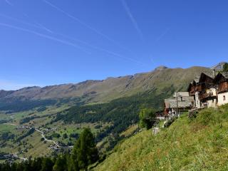 OFFER WALKING & EATING AMONG FARMHOUSES AND REFUGES IN VAL D'AYAS